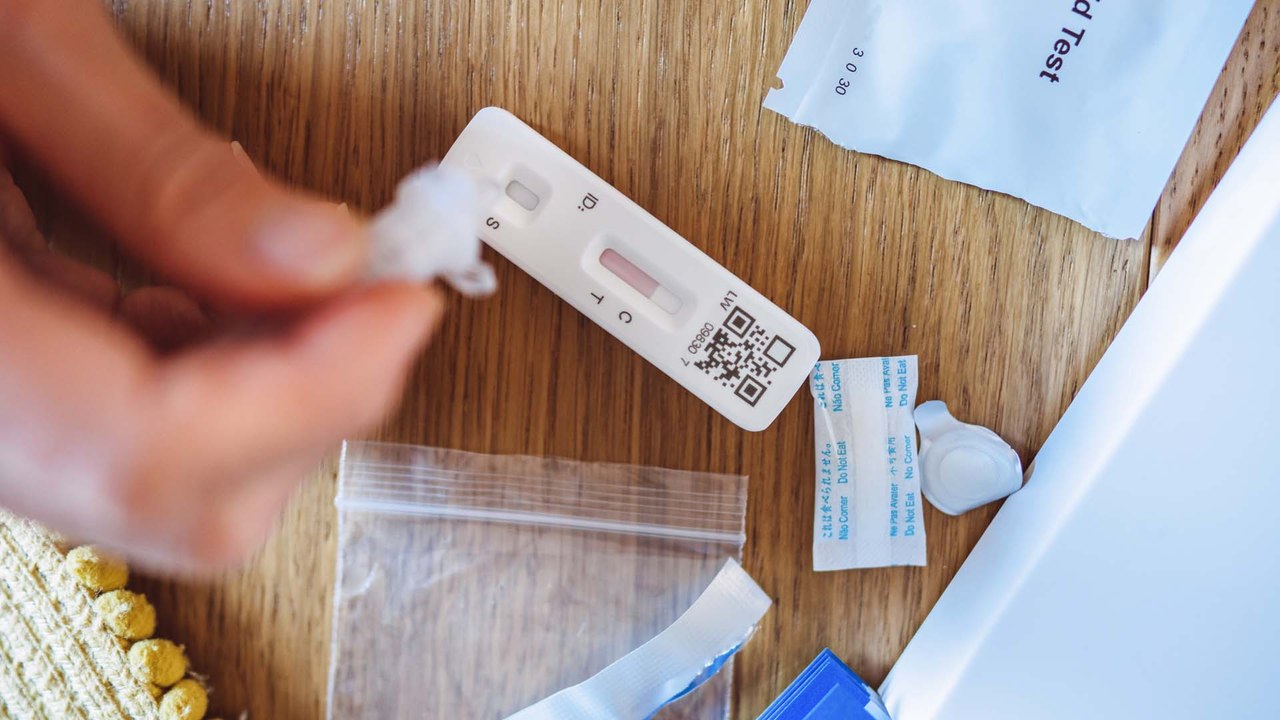 Corona positiv nach 10 Tagen: Was ist nun zu tun?