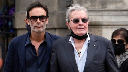 Voici - Anthony Delon : la manière choquante dont il appris la naissance de sa sœur Anouchka