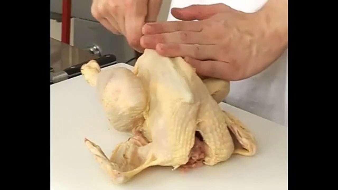 L'atelier des Chefs : volaille farcie aux fruits secs et rôtie entière, châtaignes et carottes