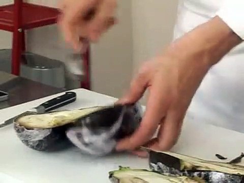 Filets de rougets à la fleur de sel, compotée d'aubergine fumée