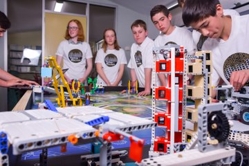 Robot rumble: students compete in Lego League competition