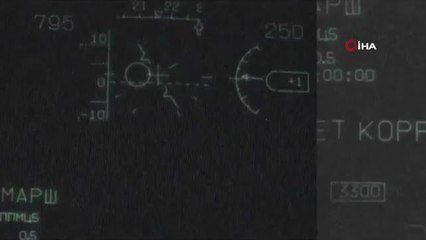 Son dakika haberleri! Rus Su-25 savaş uçağı, Ukrayna'nın askeri depolarını imha etti
