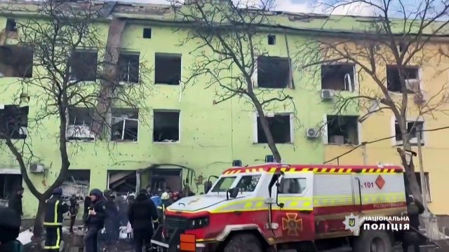 Guerre en Ukraine : à Marioupol, un hôpital pour enfants bombardé