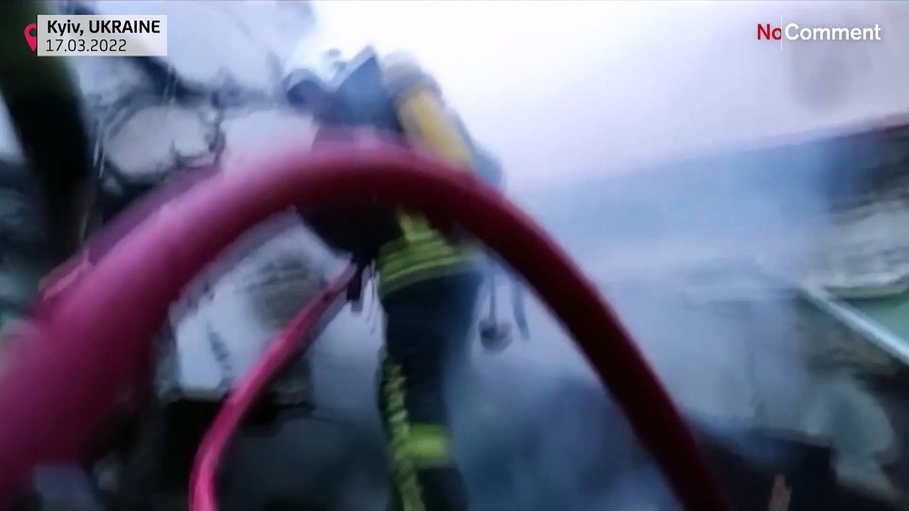 بدون تعليق: حريق في مبنى بالعاصمة الأوكرانية كييف جراء سقوط شظايا صاروخ