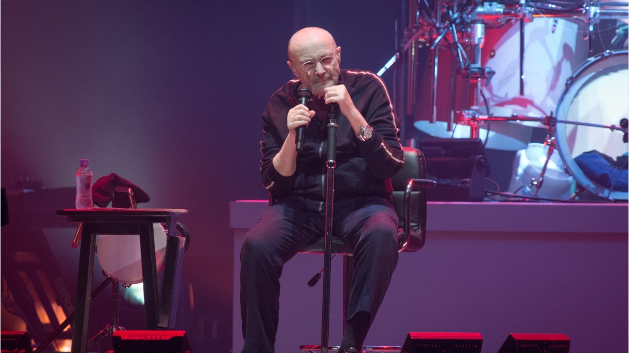 GALA VIDÉO - “Vladimir Poutine est un idiot” : Phil Collins pousse un gros coup de gueule en plein concert