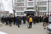 TUNCELİ'DE KÖYLÜLERDEN BELEDİYE ÖNÜNDE 'ÇEVRE' EYLEMİ