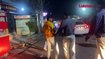 महिला पोलिसाचा रुद्रावतार, गुंडाची काढली धिंड