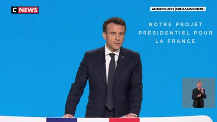 Emmanuel Macron présente son programme
