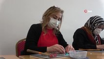 Sivas'ta kadınlar filografi ile stres atıyor