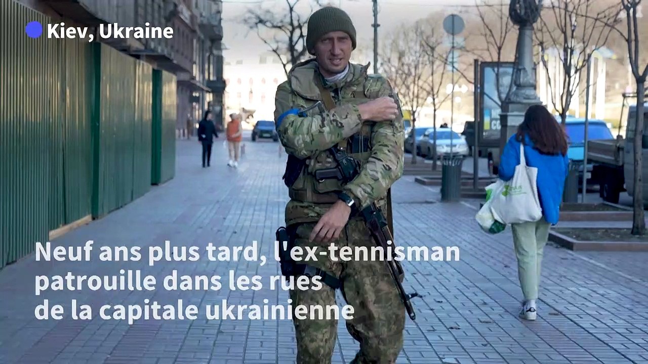 Loin du tennis, l'ex-tombeur de Federer garde Kiev en treillis et kalachnikov