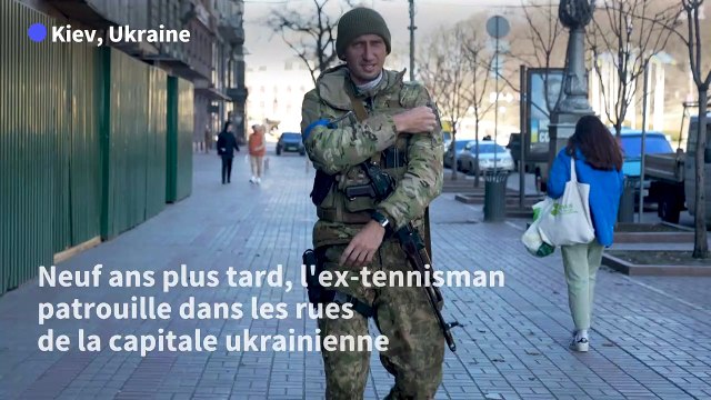 Loin du tennis, l'ex-tombeur de Federer garde Kiev en treillis et kalachnikov
