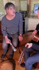 Pete Doherty et Frédéric Lo jouent un extrait de leur album "The Fantasy Life Of Poetry & Crime"