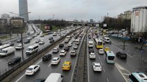 İstanbul'da kar uyarısı sonrası trafik yoğunluğu yüzde 87'e ulaştı