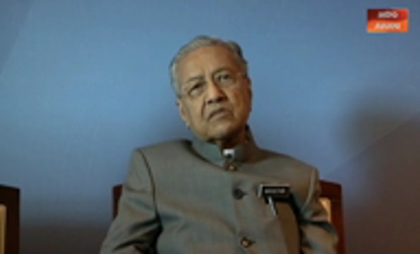 Perbincangan ilmu mengenai Sains dan Matematik akan lebih mudah jika dilaksana dalam Bahasa Inggeris - Tun M