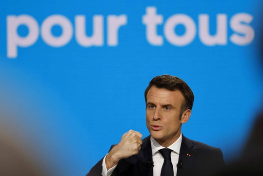 Emmanuel Macron défend le maintien d'Eric Dupond Moretti au gouvernement après sa mise en examen