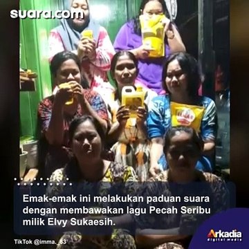 Senang Dapat Minyak Goreng, Sekelompok Emak-emak Paduan Suara Nyanyi Lagu Elvy Sukaesih