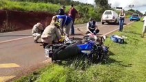 Duas pessoas ficam feridas após colisão entre carro e moto às margens da BR-277, em Cascavel