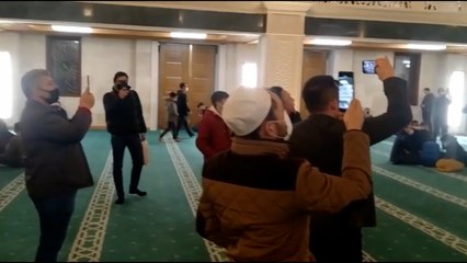 İmamı duyan telefona sarıldı