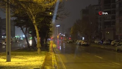 Aksaray'da kar yağışı etkisini sürdürüyor