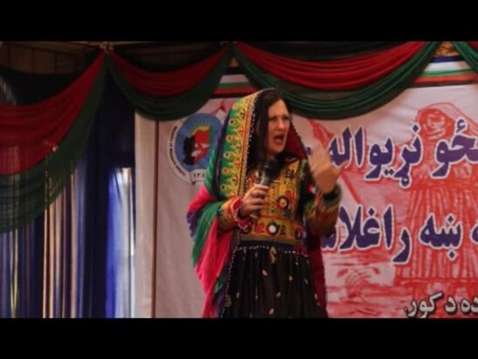 ILLAWARRA MERCURY Hellen Rose Sings in Afghanistan