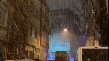 Kar yağışı başladı - Fatih