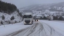 Tokat-Sivas kara yolunda kar nedeniyle ulaşım aksıyor
