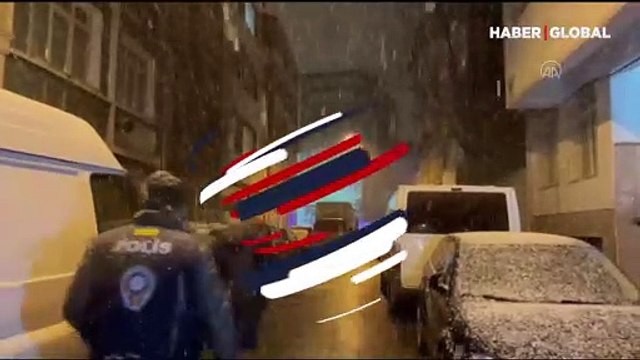 Meteoroloji günler öncesinden uyarmıştı! İstanbullular güne kar yağışı ile uyandı