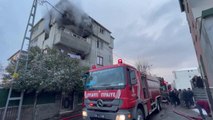 Son dakika haberleri: Bir dairede çıkan yangında dumandan etkilenen 3 kişi hastaneye kaldırıldı