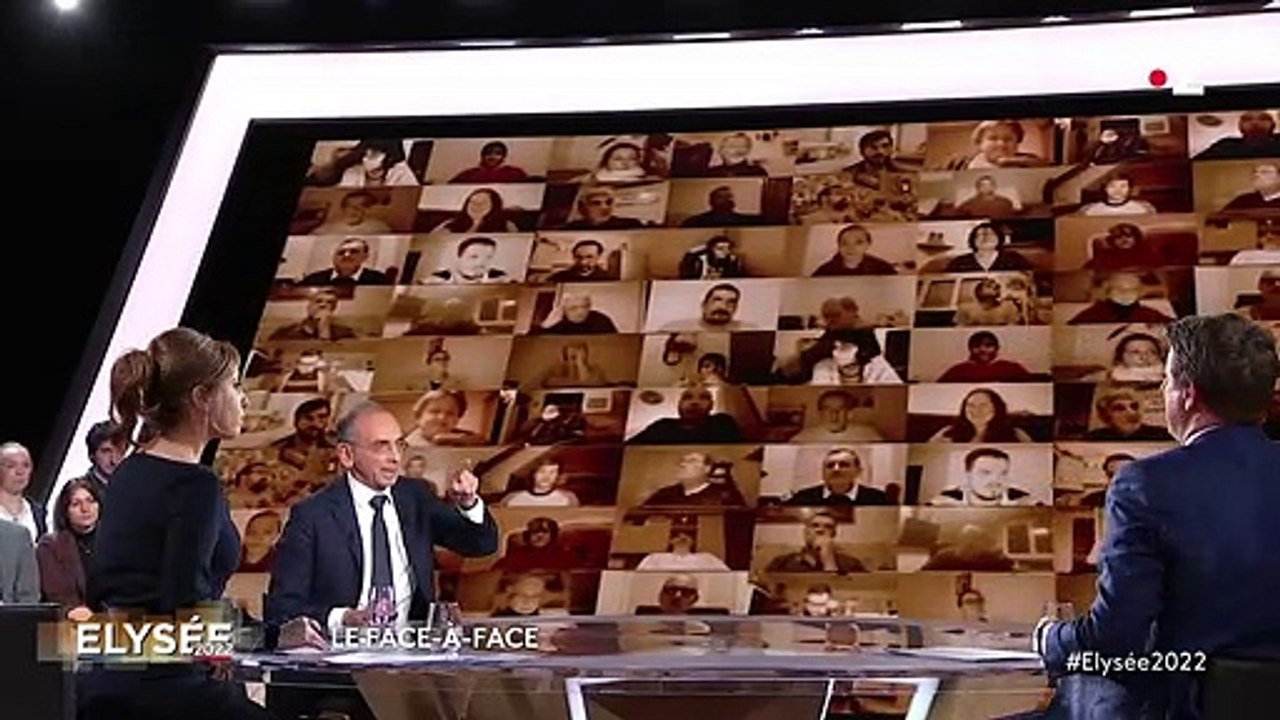 Léa Salamé animant le débat entre Eric Zemmour et Yannick Jadot lors de l'émission politique Elysée 2022 sur France 2