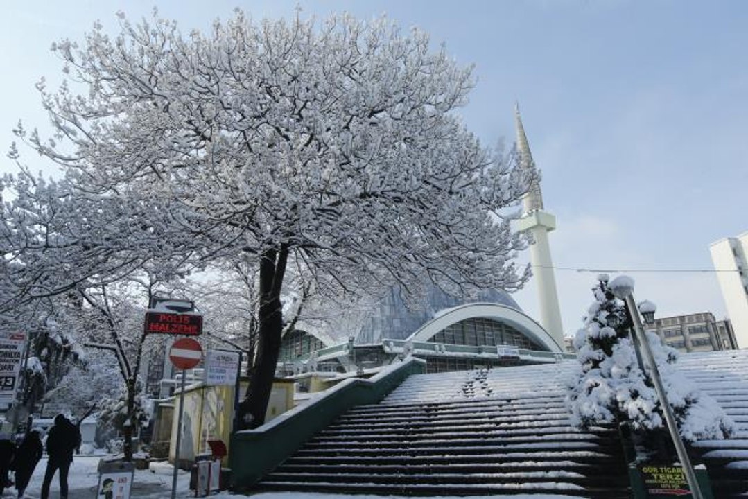 Samsun, Sinop ve Kastamonu'da kar yağışı etkili oluyor
