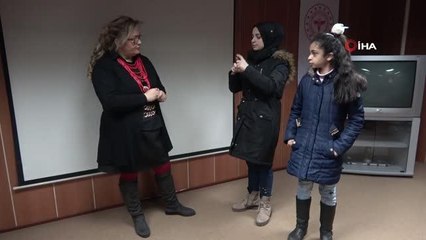 Bir annenin en mutlu anı... İşaret dili öğrendi, 10 yıl sonra ilk defa "kızım" dedi