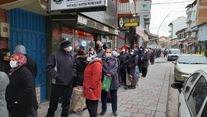 Video herunterladen: Uşak’ta ucuz yağ ve peçete kuyruğu