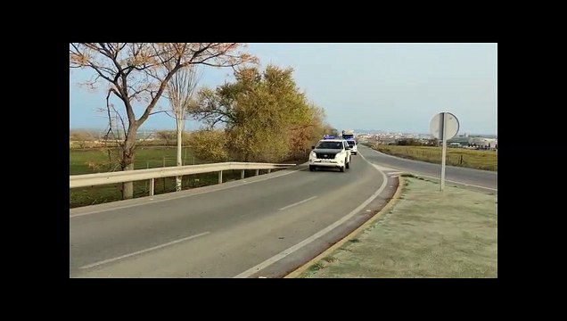 La Guardia Civil escolta a 30 camiones de Covap por tierra y por aire