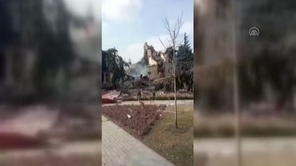 Son Dakika | Mariupol şehrinde bombalanan tiyatro binası