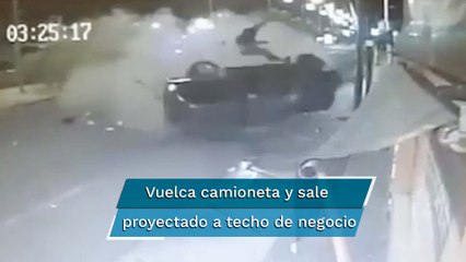 Vuelca camioneta y conductor sale proyectado varios metros en Pátzcuaro, Michoacán