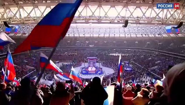 Regardez les images du président russe Vladimir Poutine qui disparait soudainement de la TV en plein discours au cours d'un grand concert à Moscou - VIDEO