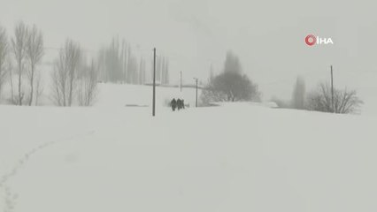 Şırnak'ta kar kalınlığı 2 metreyi buldu, hastaya 5 saat sonra ulaşıldı