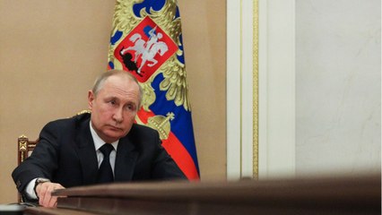 GALA VIDÉO - Vladmir Poutine : son ex-maîtresse Svetlana à la tête d’une fortune de 100 millions de dollars ?