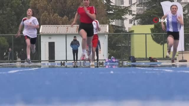Manisa'da Okul Sporları Atletizm İl Birinciliği yarışmaları yapıldı