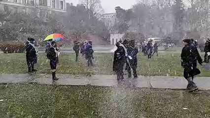 Boğaziçi akademisyenleri, yoğun kar yağışı altında nöbete devam etti