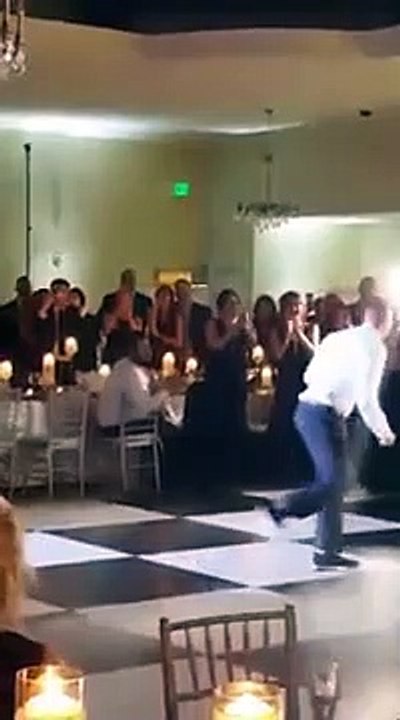 Public Buzz : De jeunes mariés réalisent à merveille la danse finale de Dirty Dancing