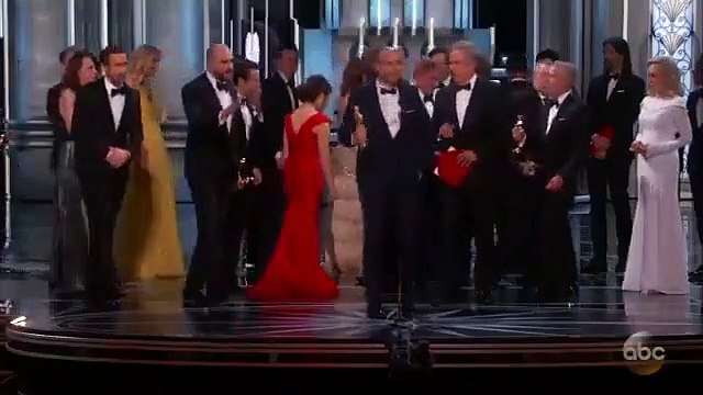 Oscars 2017 : L'immense bourde de Warren Beatty au moment de remettre le prix du meilleur film !