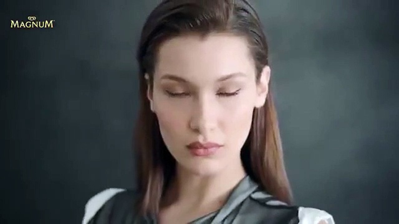 Cannes 2018 : Bella Hadid et Alexander Wang feront équipe sur la plage Magnum !