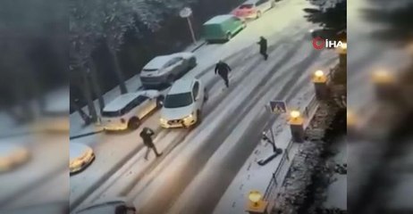 Son dakika... Feci kaza: Kayan arabanın çarptığı kadın metrelerce savruldu