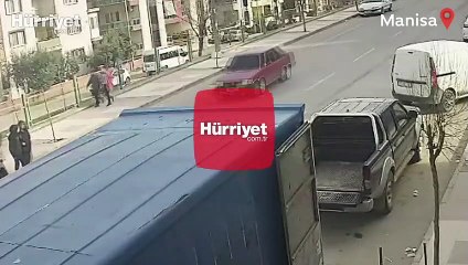 Otomobil çarpan 12 yaşındaki Duru yaralandı, kaza anı kamerada