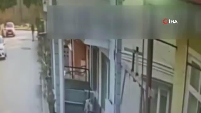 Sakarya'da abla-kardeş hırsızlığı... Biri çaldı, diğeri gözcülük yaptı