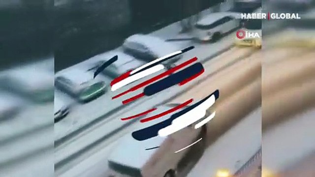 Beşiktaş'ta kayganlaşan yolda kayan otomobil, kadını metrelerce sürükledi