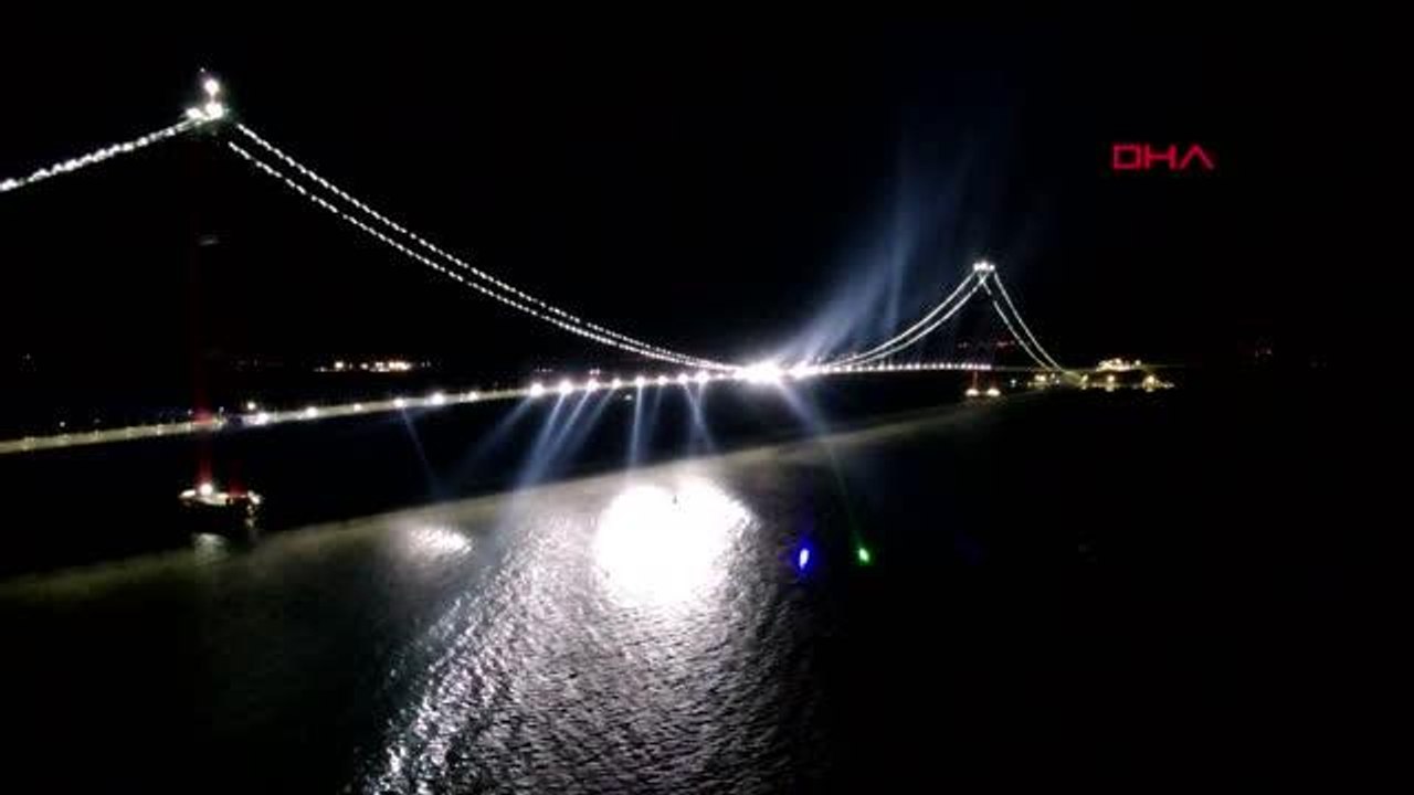 1915 ÇANAKKALE KÖPRÜSÜ'NDE LAZER IŞIK GÖSTERİSİ