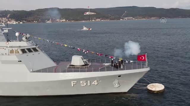 ÇANAKKALE - Deniz Kuvvetleri Komutanlığı, Çanakkale Boğazı'nda geçit töreni gerçekleştirdi