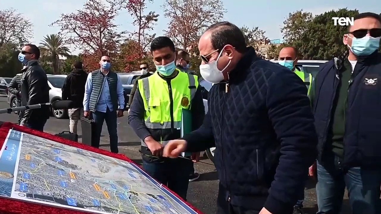 الرئيس السيسي يستمع لشرح مفصل عن سير العمل بعدد...